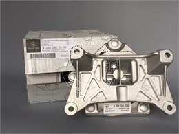 Опора АКПП Mercedes A2052402500 9G tronic 1721